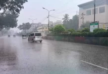 সকাল থেকেই মেঘলা আকাশ, ঢাকায় বজ্রসহ বৃষ্টি হতে পারে