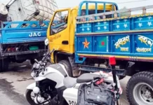 ভাঙ্গা এক্সপ্রেসওয়েতে গাছভর্তি ট্রাকে মাছবাহী ট্রাকের ধাক্কায় নিহত ২