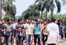 ডুয়েটের সব গেট বন্ধ করে ব্লকেড কর্মসূচিতে শিক্ষার্থীরা
