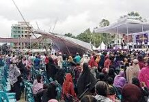 শ্রীমঙ্গলে প্রধানমন্ত্রী পৌঁছানোর আগেই বাতাসে ভেঙে পড়ল প্যান্ডেল