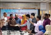 মুকসুদপুরে দুর্যোগে ক্ষতিগ্রস্ত অসহয় দরিদ্রও দুঃস্থদের মাঝে চেক বিতারণ
