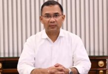 সরকারি অনুষ্ঠানের ব্যানার-বিলবোর্ডে প্রধানমন্ত্রীর ছবি ব্যবহার নিষিদ্ধ