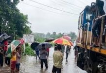 ভারী বৃষ্টিতে রেললাইন তলিয়ে চট্টগ্রাম-কক্সবাজার রুটে ট্রেন চলাচল বন্ধ