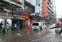 ভারী বর্ষণে তলিয়ে গেছে রাজধানীর অলিগলি-রাজপথ