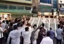 চট্টগ্রাম শিক্ষা বোর্ডের প্রধান ফটক ভেঙে বিক্ষোভ