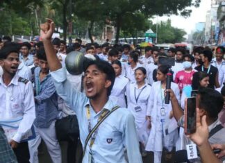 শিক্ষামন্ত্রীর পদত্যাগ দাবিতে আল্টিমেটাম, না হলে ফের ‘লংমার্চ’