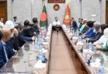 পোশাক শিল্পের বিকাশে প্রতিবন্ধকতা দ্রুত দূর করার নির্দেশনা প্রধানমন্ত্রীর