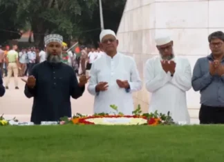 জিয়াউর রহমান ও খালেদা জিয়ার সমাধিতে শ্রদ্ধা জানালেন নতুন রাষ্ট্রপতি