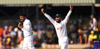 স্মিথের প্রতিরোধ ভেঙে চালকের আসনে বাংলাদেশ