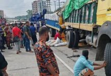 বগুড়ায় দাঁড়িয়ে থাকা ট্রাকে অপর ট্রাকের ধাক্কায় নিহত ৩
