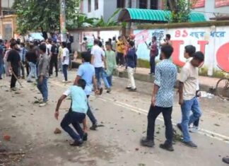 জবি, ঢাকা কলেজ ও আলিয়া মাদ্রাসায় ছাত্রদল-শিবির সংঘর্ষ, আহত ২০