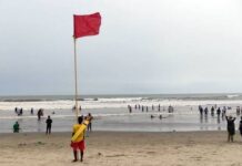 সৈকতে গোসলে নেমে পর্যটকের মৃত্যু, নিখোঁজ ১