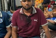 নিউমার্কেটে দোকান বসানো নিয়ে ছাত্রদল-যুবদল সংঘর্ষ, আহত ২৫