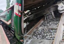 সিরাজগঞ্জে ট্রেন লাইনচ্যুত, ঢাকার সঙ্গে উত্তরাঞ্চলের রেল যোগাযোগ বন্ধ