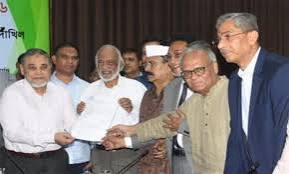 রাষ্ট্রপতি পদে মির্জা ফখরুলের মনোনয়নপত্র জমা দিলেন মঈন খান