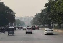 ব্যাগ ধরে টান ছিনতাইকারীর, রিকশা থেকে পড়ে নারীর মৃত্যু