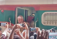 স্টেশনে গিয়ে জনসাধারণের কাছে রেলওয়ের সমস্যা শুনলেন মন্ত্রী