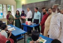 মুকসুদপুরে প্রাথমিক বিদ্যালয়ে কোমলমতি শিক্ষার্থীদের শিক্ষা উপকরণ বিতরণ