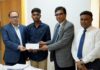 ঢাকা বিশ্ববিদ্যালয়ের শিক্ষার্থী আলামিনের পাশে সোনালী ব্যাংক