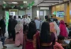 টাকা তোলার আবেদন করতে সম্মিলিত ইসলামী ব্যাংকে গ্রাহকদের ভিড়