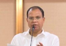 সবকিছুর সমালোচনা না করে সরকারকে সহযোগিতা করা উচিত