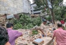 স্বাস্থ্য কেন্দ্রে হামলা: দুই ট্রাক মালামাল উদ্ধারসহ গ্রেফতার ৯