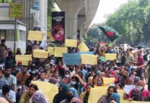 নিয়োগপত্রের দাবিতে প্রাথমিকের নিয়োগবঞ্চিতদের শাহবাগে অবস্থান
