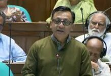 তিন বছরে চার শতাধিক গার্মেন্টস কারখানা বন্ধ হয়েছে : বাণিজ্যমন্ত্রী