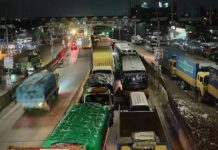 সোনারগাঁয়ে ট্রাকের ধাক্কায় নারী শ্রমিক নিহত, সড়ক অবরোধে ১৫ কিলোমিটার যানজট