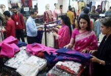 দুর্গাপূজায় রাত ১০টা পর্যন্ত শপিংমল-দোকান খোলা